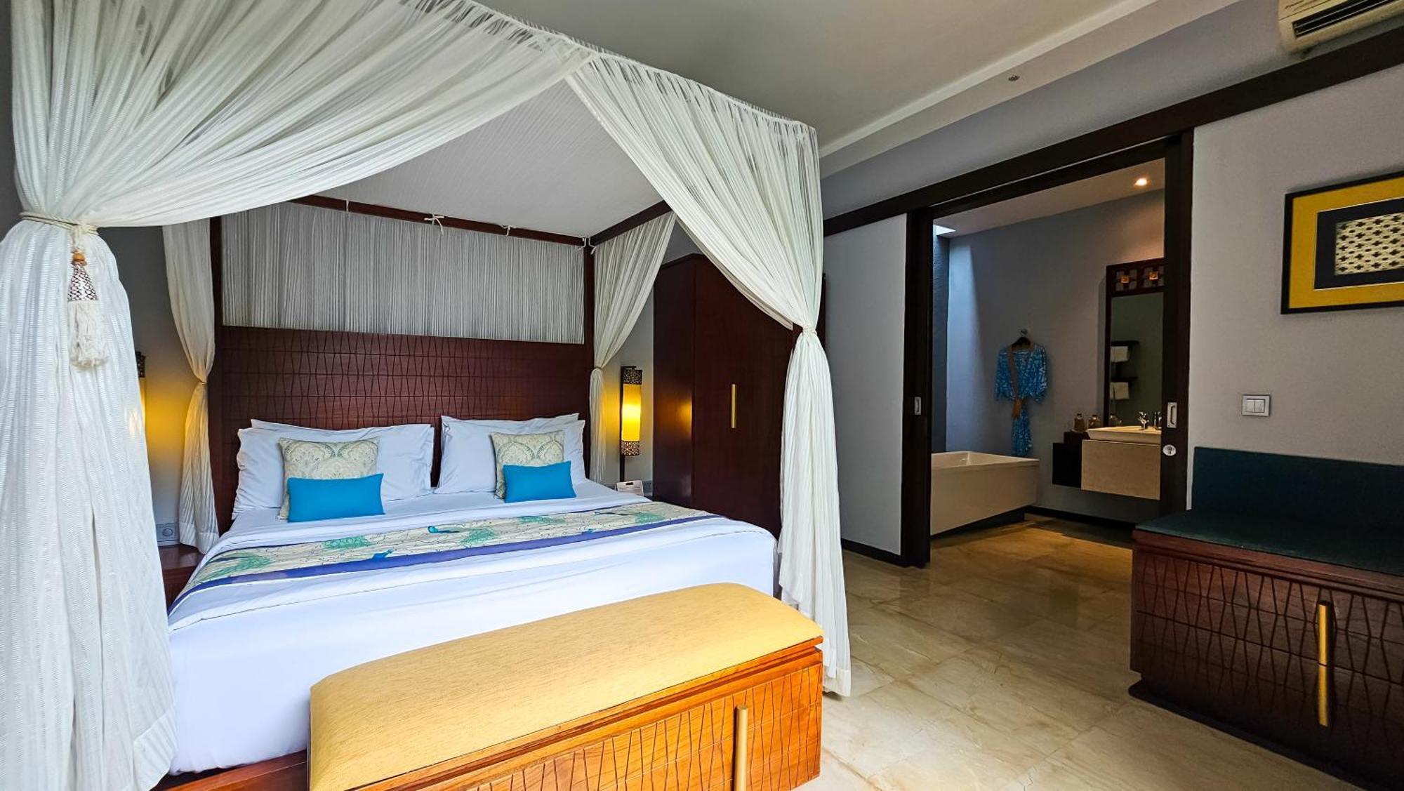 Seminyak Icon - By Karaniya Experience - Chse Certified Villa Exterior photo